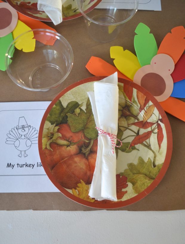 How to Create a Thanksgiving Kids Table