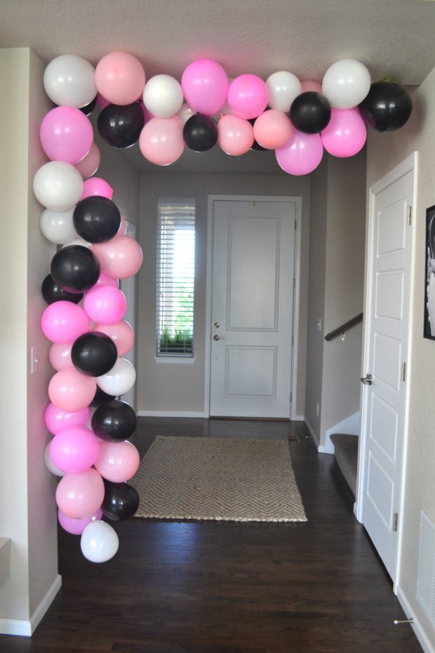 How to Make a Balloon Arch WITHOUT Helium or Frame - Fishing Line Balloon  Arch, TuTu Ep 44 