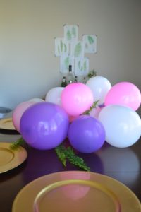 DIY Balloon Centerpiece and table runner, pink and purple balloon centerpiece