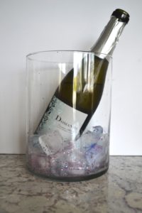 How to make glitter ice cubes, ice cube bucket, pink and blue glitter ice cubes