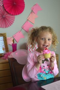 Pinkalicious party ideas, Pinkalicious fairy wands party craft, Pinkalicious party crafts, Pinkalicious cupcakes