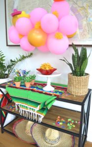 at home cinco de mayo party, cinco de mayo buffet, cinco de mayo party decorations, simple balloon garland